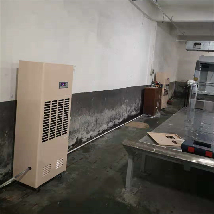 德州夏季用什么除湿设备-采用杭州井泉环保科技有限公司生产的杭井牌：HJ-8138H 220V／50Hz 除湿量138升／天大型抽湿机来防潮